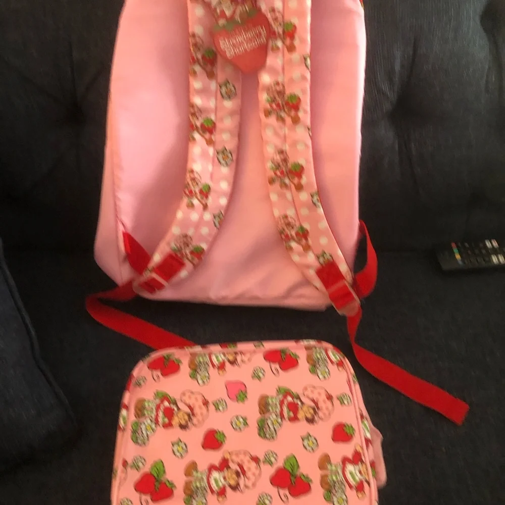 🍓 Strawberry Shortcake Backpack and Lunch Box